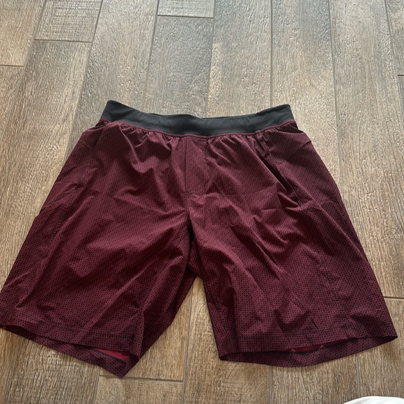 Black and maroon Mens Lululemon shorts - Picture 1 of 3